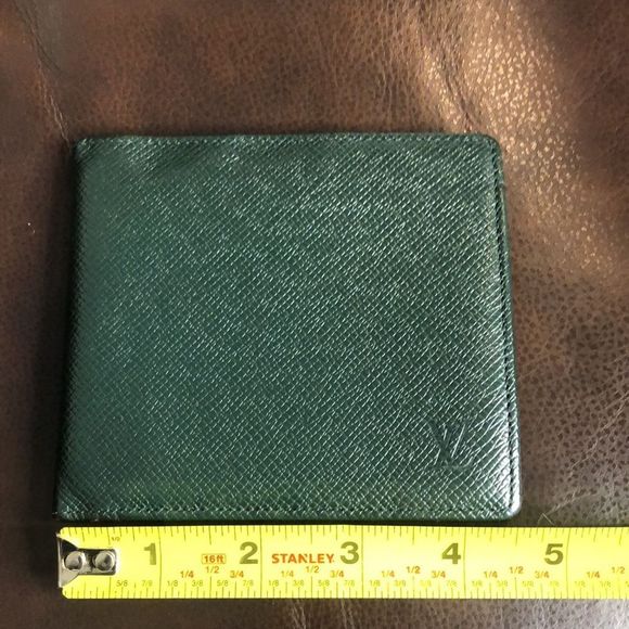 LOUIS VUITTON Green Taiga Leather Bifold Wallet Vintage MI0917 - Picture 16 of 17